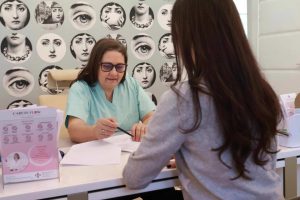 Prima vizită la ginecolog? Dr. Lorena Turculeț îți spune la ce să te aștepți