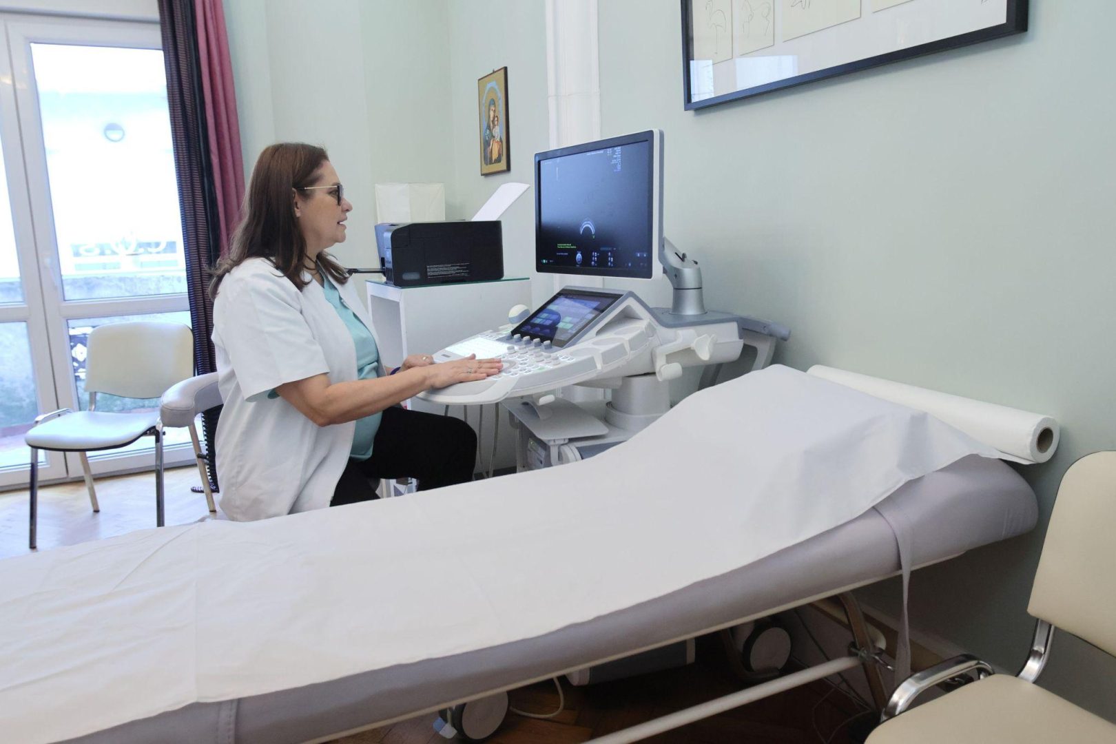 Displazia de col uterin, de la primele semne la diagnostic – ghidul complet oferit de Dr Lorena Turculet