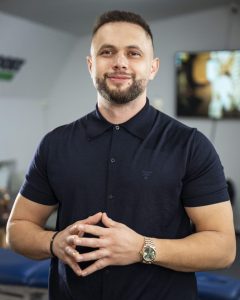 Cristian Drosu, expert în kinetoterapie și osteopatie: 5 greșeli care îți agravează hernia de disc fără să îți dai seama